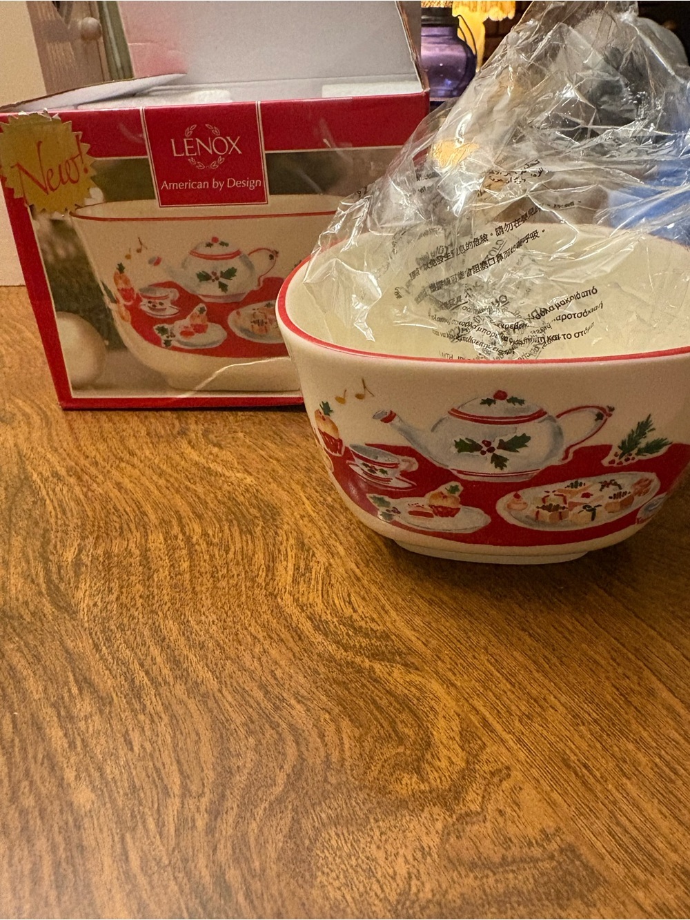 Lenox Red and White Holiday Tea Motif Serving nut/candy dish